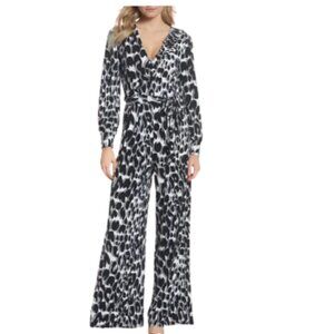 Leota Julie Leopard Print slinky knit long sleeve Jumpsuit, Medium
